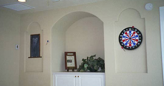 trompe l'oeil dart-and-dartboard